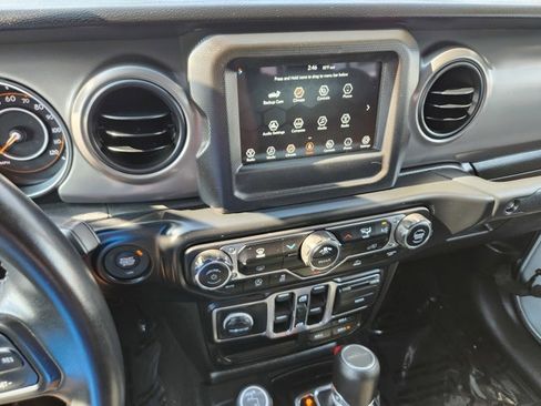 Used 2022 Jeep Gladiator Sport image 10