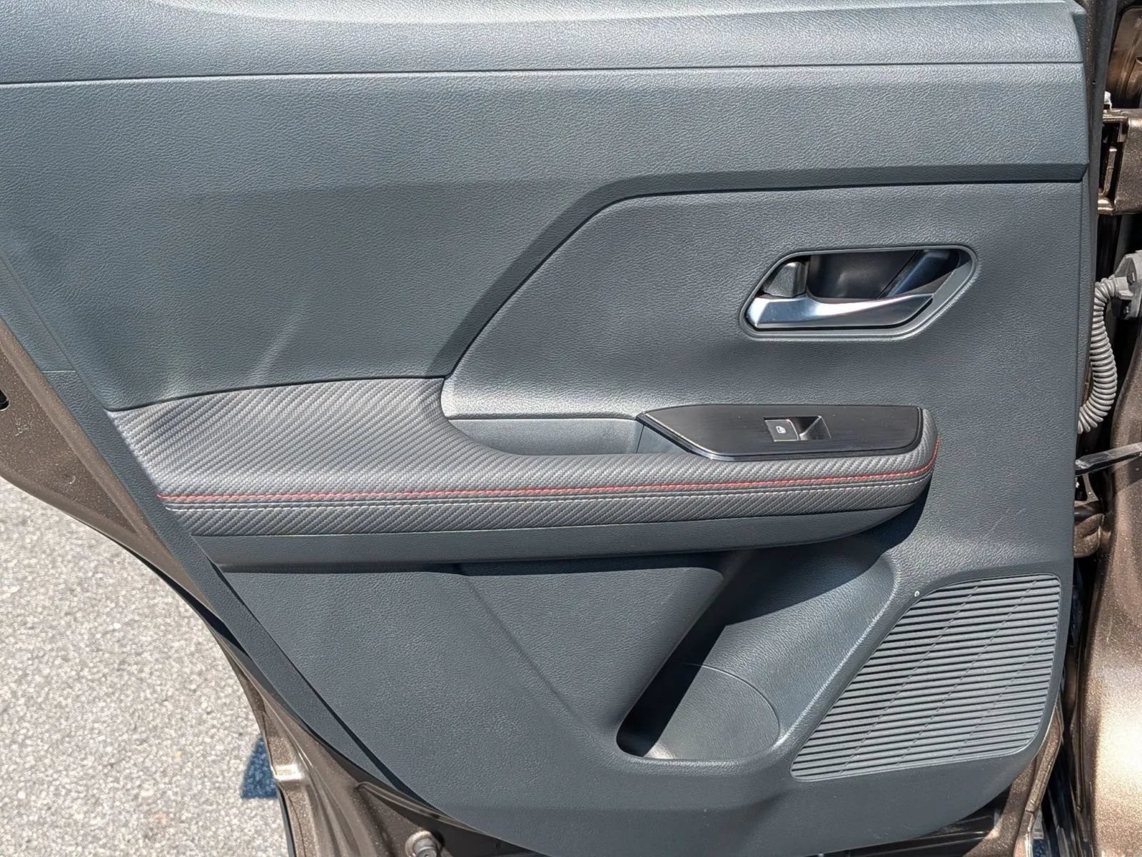 Certified 2025 Nissan Kicks SR FWD image 18