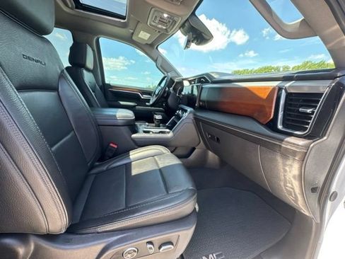 Used 2025 GMC Sierra 1500 Denali w/ Denali Reserve Package AWD/4WD image 11