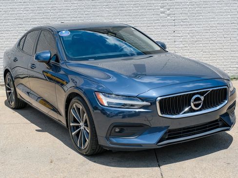Used 2021 Volvo S60 T5 Momentum image 6