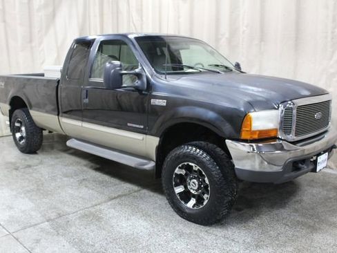 Used 2000 Ford F250 Lariat image 2