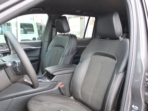 New 2026 Jeep Grand Cherokee Altitude AWD/4WD image 11