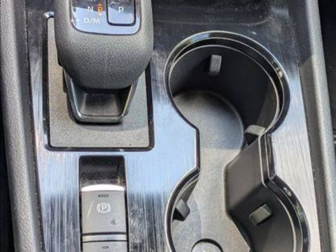 Used 2024 Nissan Rogue S FWD image 13