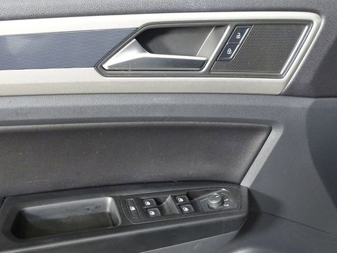 Used 2020 Volkswagen Atlas Cross Sport SE w/ Towing Package image 17