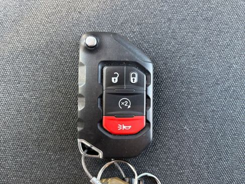Used 2025 Jeep Wrangler Unlimited Sahara AWD/4WD image 24