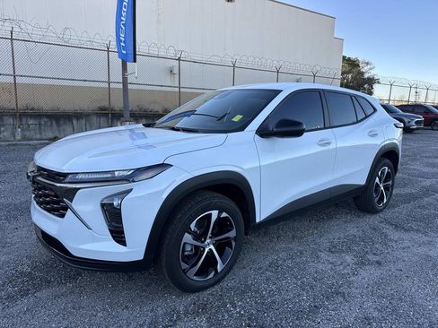 New 2026 Chevrolet Trax RS w/ Driver Confidence Package image 3