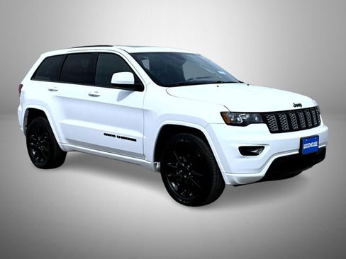 Used 2018 Jeep Grand Cherokee Altitude AWD/4WD image 3