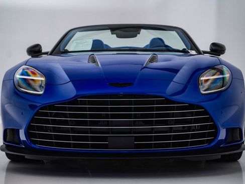 Used 2026 Aston Martin Vanquish Convertible RWD image 5