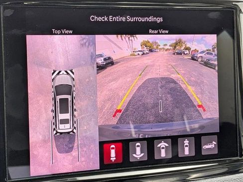 Used 2021 Chrysler Pacifica Touring-L image 13