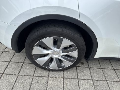 Used 2023 Tesla Model Y Long Range AWD/4WD image 12