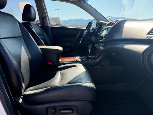 Used 2013 Toyota Highlander Limited image 28