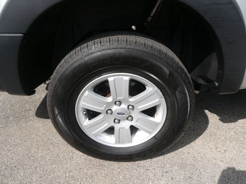 Used 2010 Ford Explorer Sport Trac XLT image 28