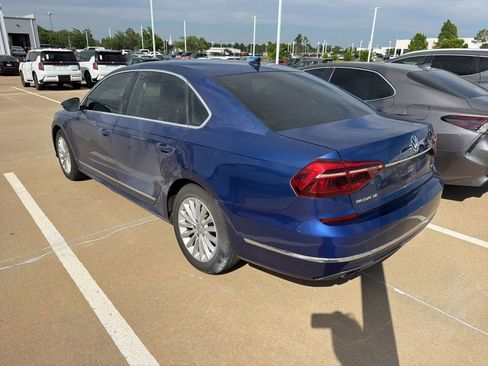 Used 2017 Volkswagen Passat 1.8T SE FWD image 6