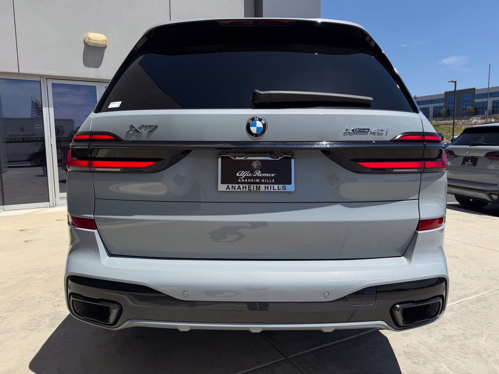 Used 2025 BMW X7 xDrive40i w/ M Sport Package AWD/4WD image 8