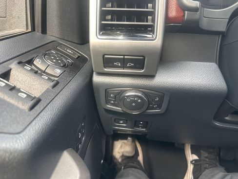 Used 2022 Ford F250 Platinum w/ FX4 Off-Road Package AWD/4WD image 30