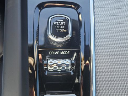 Used 2019 Volvo XC60 T8 R-Design w/ Advanced Package image 23