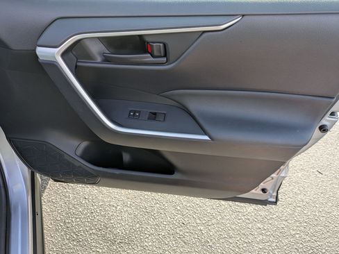 Used 2019 Toyota RAV4 LE image 32