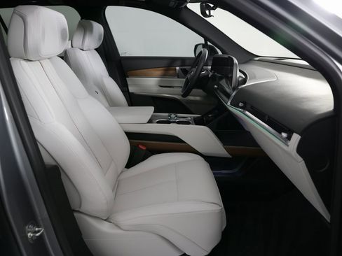 Used 2026 Cadillac Vistiq Sport image 10