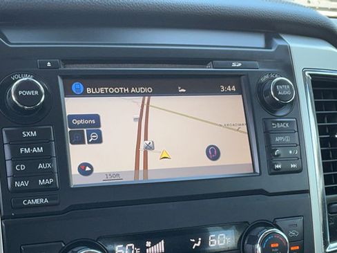 Used 2018 Nissan Titan SL AWD/4WD image 11
