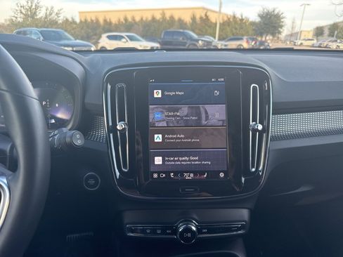 Certified 2025 Volvo XC40 B5 Plus image 21