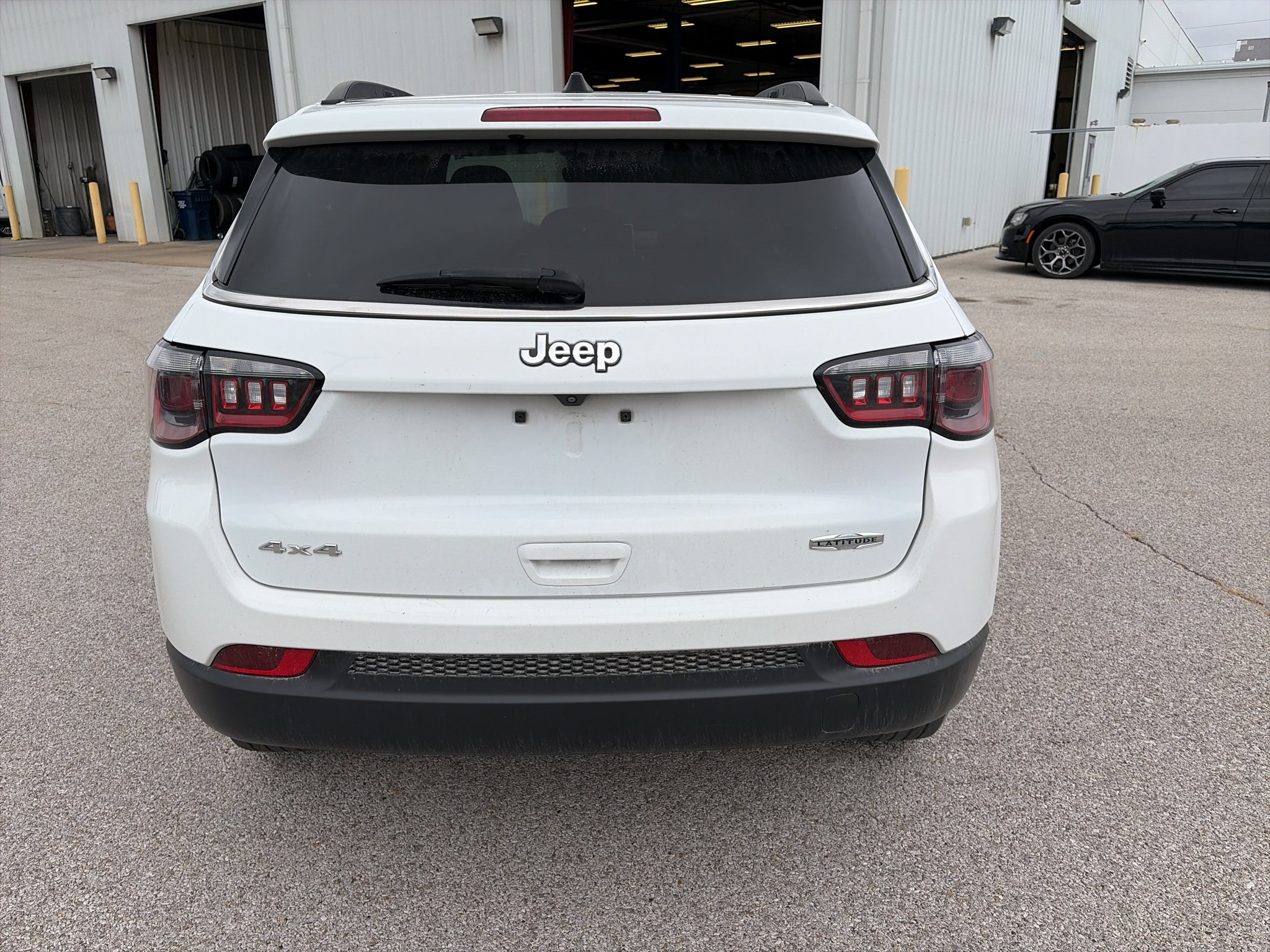 Used 2024 Jeep Compass Latitude AWD/4WD image 4