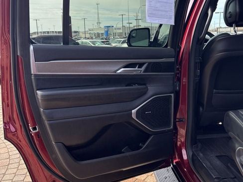 Used 2024 Jeep Wagoneer Series II image 23