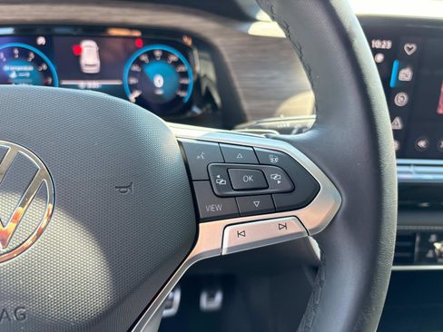 Used 2025 Volkswagen Atlas SEL Premium R-Line image 22