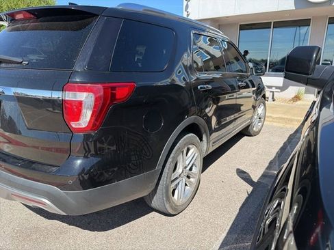 Used 2017 Ford Explorer Limited image 2