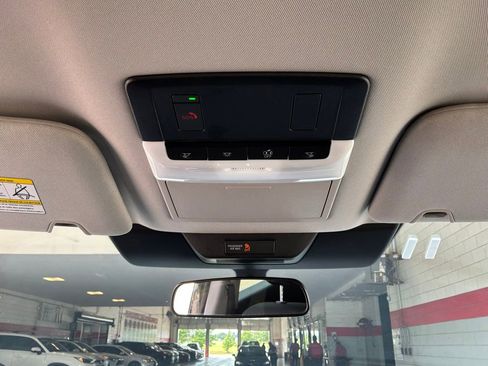 Used 2025 Nissan Pathfinder SV FWD image 17