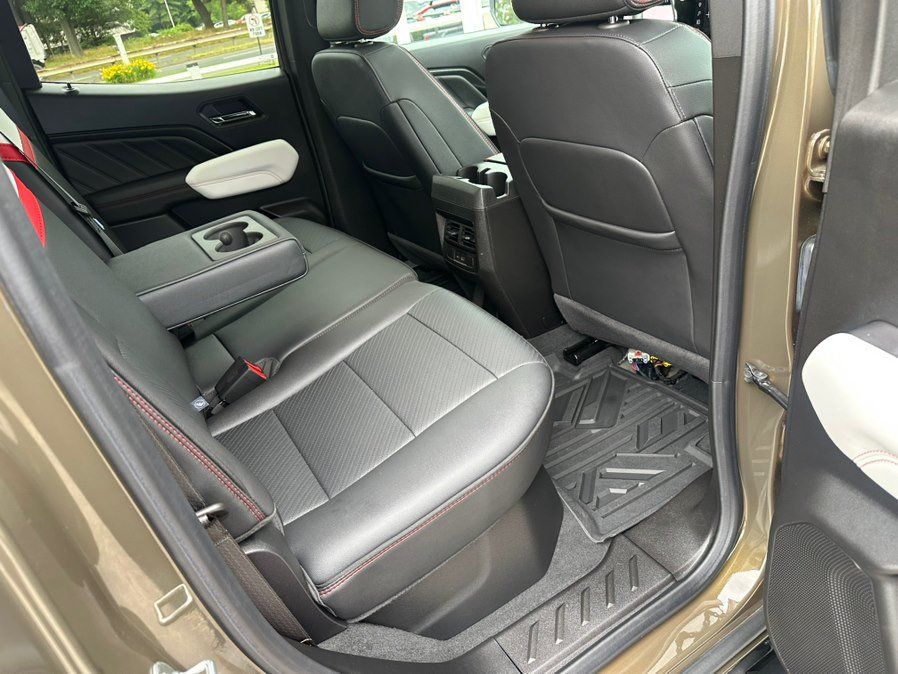 Used 2024 GMC Canyon AT4X AWD/4WD image 16