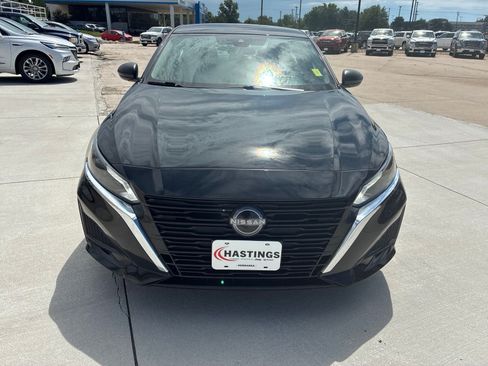 Used 2024 Nissan Altima 2.5 S FWD image 9