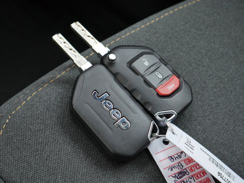 Used 2025 Jeep Wrangler Sport S image 32