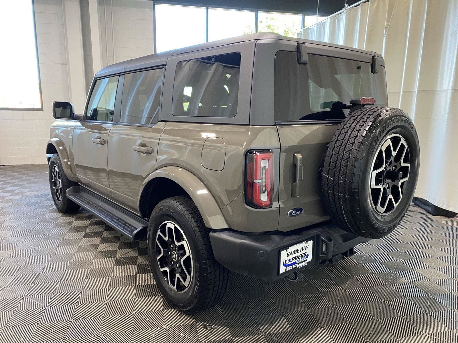 Used 2025 Ford Bronco Outer Banks AWD/4WD image 10