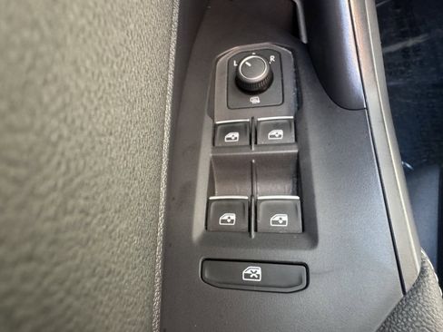 Used 2022 Volkswagen Jetta SE w/ Panoramic Sunroof Package image 26