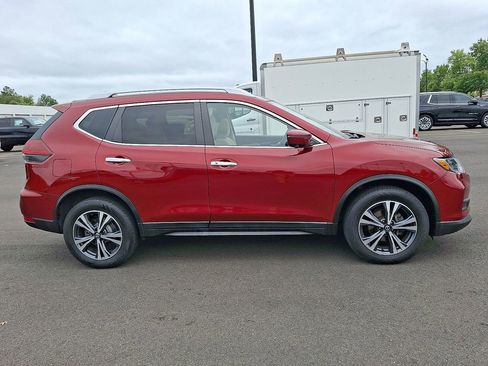 Used 2019 Nissan Rogue SV w/ Sun & Sound Touring Package image 7