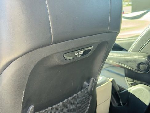 Used 2023 Chrysler Pacifica Touring-L image 17