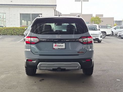 Used 2025 Honda Pilot TrailSport image 7