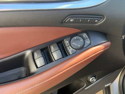 Used 2018 Buick Enclave Avenir w/ Avenir Technology Package AWD/4WD image 14