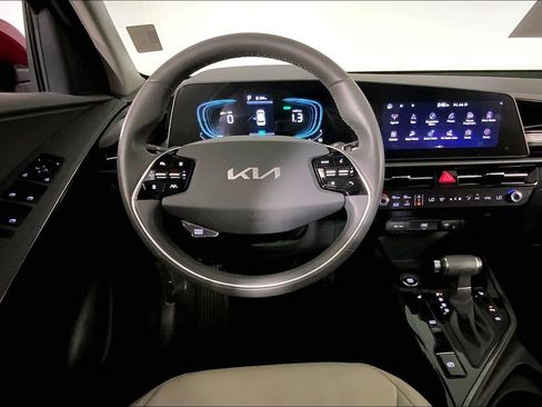Certified 2024 Kia Niro EX FWD image 5