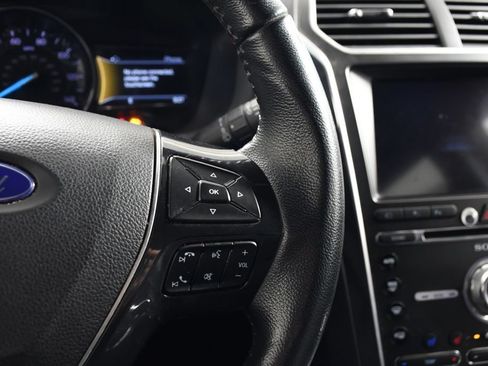 Used 2018 Ford Explorer Limited w/ Equipment Group 301A AWD/4WD image 30