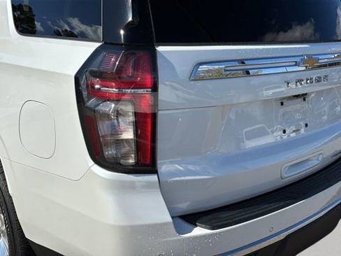 Used 2021 Chevrolet Tahoe Premier w/ Premium Package image 32