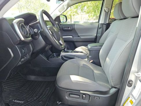 Used 2023 Toyota Tacoma SR5 w/ Technology Package AWD/4WD image 10