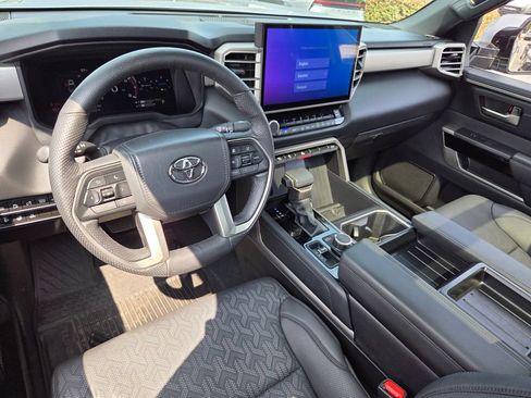 Used 2025 Toyota Tundra Limited AWD/4WD image 9