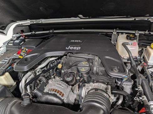 Used 2021 Jeep Gladiator Overland AWD/4WD image 30