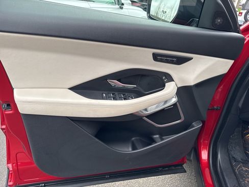 Used 2019 Jaguar E-PACE SE image 18