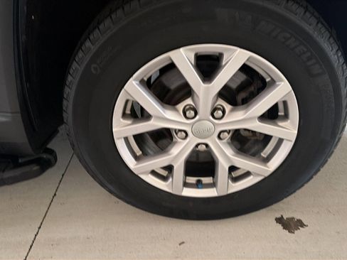 Used 2022 Jeep Grand Cherokee L Limited image 28