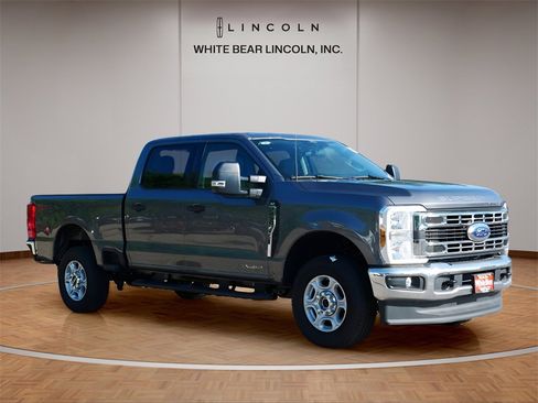 Used 2025 Ford F250 XLT w/ FX4 Off-Road Package image 3