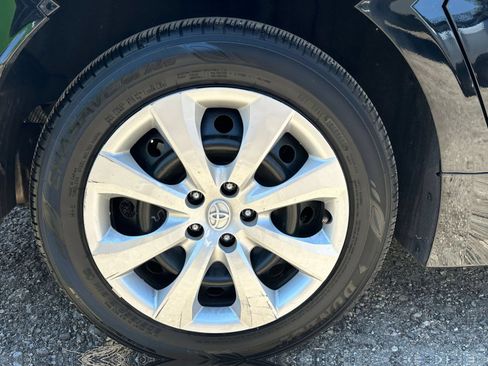 Used 2025 Toyota Corolla LE FWD image 28