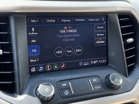 Used 2020 GMC Acadia Denali w/ Technology Package FWD image 23