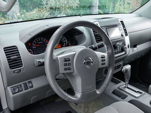 Used 2017 Nissan Frontier SV w/ SV Value Truck Package RWD image 18